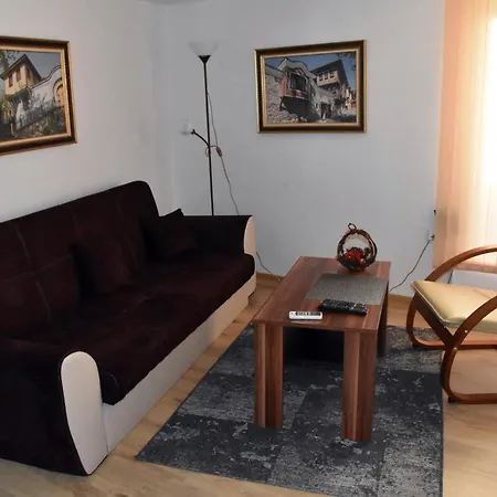 къща стария град ゲストハウス 3*